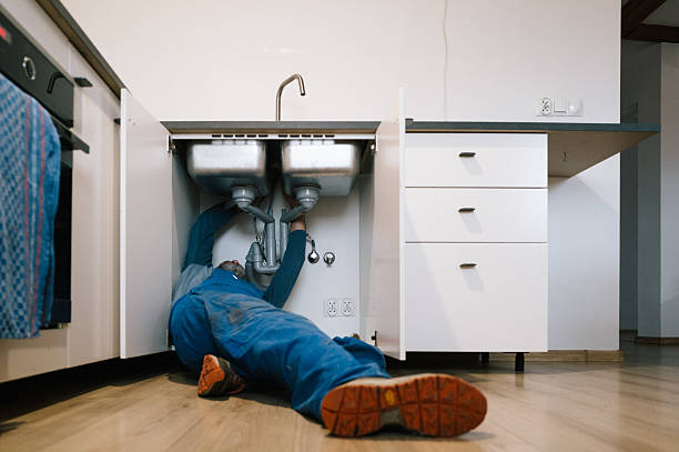 Professional Plumbing technician working in Kenvir, KY